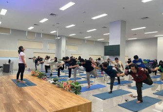 BINUS @Malang Dorong Kesehatan Mental lewat Mindfulness Yoga