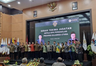 Foto bersama pada acara pisah sambut kepala BPK RI perwakilan provinsi Sulawesi Utara