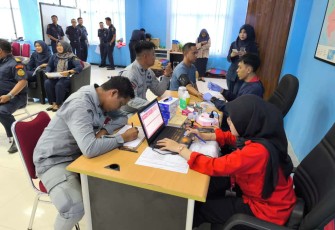 Bakamla RI saat Ikut Donor Darah di HUT Ke-26 KKP