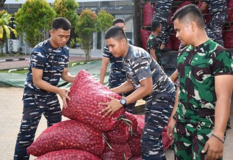 TNI AL dan Bea Cukai Gagalkan Penyelundupan 74 Karung Ballpress Ilegal di Pontianak