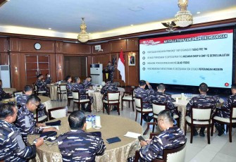 Pangkolinlamil Laksda TNI Rudhi Aviantara saat memberikan sambutan 