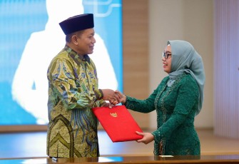 Menkop Ferry Juliantono menyambut Wamenkop Farida Farichah di Jakarta, Kamis (18/9)