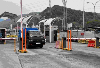 Pemeriksaan kendaraan masuk pelabuhan Merak