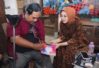 Fatma Saifullah Yusuf bersama penyandang disabilitas di Yogyakarta 