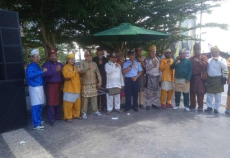 Kadister Lanud Supadio Letkol Sus M. Deni Abdullah saat foto bersama, Rabu (29/10)