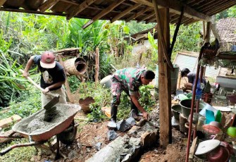 Bantu rehab rumah warga binaan 