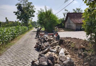 Bangun drainase wilayah desa binaan 