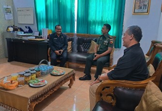 Dandim 0806/Trenggalek saat melaksanakan kunjungan ke Dinas Pendidikan, Pemuda, dan Olahraga (Dikpora) Kabupaten Trenggalek, Rabu (9/7/2025)