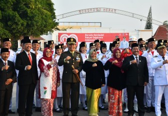 Dandim Ponorogo Hadir Pada Upacara Penurunan Bendera HUT ke 80 Kemerdekaan RI