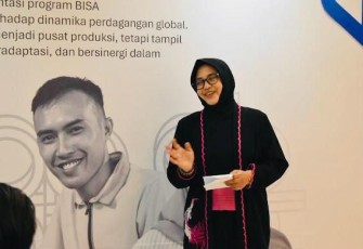 Deputi Bidang Pengembangan Talenta dan Daya Saing Koperasi Kemenkop Destry Anna Sari aat memberikan sambutan dan membuka Pelatihan Hubungan Industrial Pancasila dan Peningkatan Kapasitas SDM Pengurus KDKMP Tahun 2025, di Jakarta, Senin (10/11/2025).