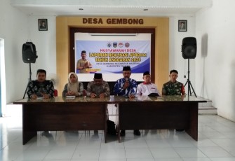 Babinsa Koramil 0801/03 Arjosari Serda Ahmad Taufik hadiri Kegiatan Musyawarah Desa tentang laporan Realisasi APBDes TA 2024 bertempat di Balai Desa Gembong, Kecamatan Arjosari, Kabupaten Pacitan, Kamis (07/03/2025)
