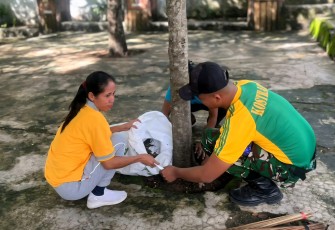 Karya Bakti Satgas Pamtas RI–RDTL Sektor Timur di Gereja Katolik St. Maria Bunda Penebus Fatuketi, Desa Umanen, Kecamatan Atambua Barat, Kabupaten Belu, Nusa Tenggara Timur.