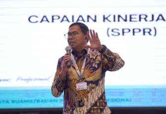 Dirjen SPPR, Virgo Eresta Jaya, saat menyampaikan materi di sesi pengarahan Rapat Kerja Nasional (Rakernas) Kementerian ATR/BPN, di Jakarta, Senin (08/12/2025).