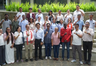 Foto bersama dalam Satya Wacana International Scholarship (SWIS) 2025 Awardee Welcome Reception.