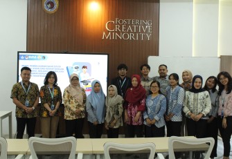 Foto bersama dalam pelatihan pembelajaran inovatif bagi para guru di Kota Salatiga yang dilaksanakan oleh FKIP UKSW.