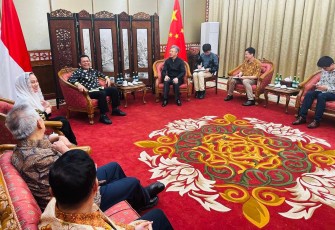 Gubernur Ansar saat Audiensi dengan Dubes Tiongkok dan Vietnam