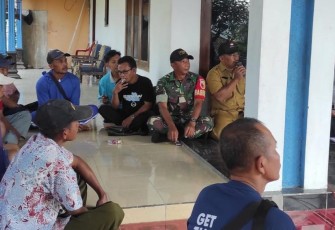 Komsos Babinsa bersama warga binaannya