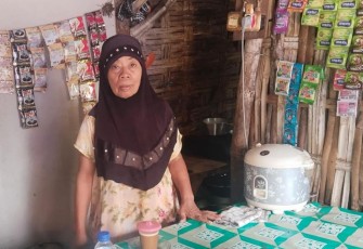 Mbah Sonik pemilik warung kopi tetangga Aipda Maryudi 