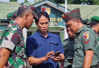 Pengecekan HP prajurit Kodim 0801/Pacitan 