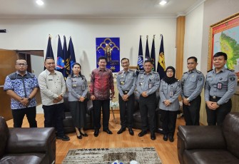 Flora Nainggolan Menerima Kunjungan Bupati Nias Barat.