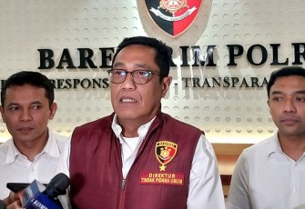 Dirpitidum Bareskrim Polri Brigjen Pol Djuhandhani saat memberikan keterangan pers di Jakarta, Selasa (25/2)