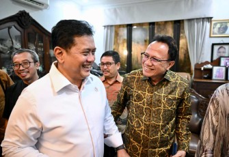 Wamentrans Viva Yoga saat berdialog dengan akademisi universitas Nasional di Jakarta, Selasa (25/2)