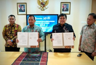 Seskemenkop Ahmad Zabadi saat penandatanganan MoU dengan PANDI di Jakarta, Kamis (27/2)