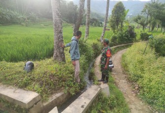 Pengecekan irigasi persawahan di wilayah desa binaan 