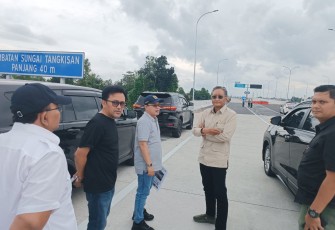 Menteri PU Dody Hanggodo saat meninjau kesiapan fungsional tol ruas Prambanan-Purwomartani