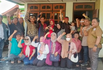 Ketua DPD PJS Jatim Mikhael Markus bersama jajaran DPC PJS Kab. Nganjuk, Selasa (8/4)