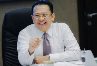 Anggota DPR RI/Ketua MPR RI ke-15/Ketua DPR RI ke-20/Ketua Komisi III DPR RI ke-7/Dosen Tetap Pascasarjana (S3) Ilmu Hukum Universitas Borobudur, Universitas Jayabaya dan Universitas Pertahanan (UNHAN)