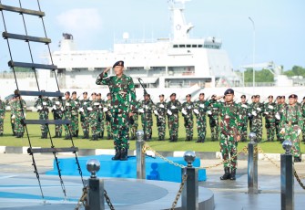 Ir Koarmada III Pimpin Upacara 17-an Tegaskan Integritas dan Disiplin Prajurit TNI