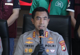 Kapolres Metro Jakarta Barat Kombes Pol Twedi Aditya Bennyahdi dalam konferensi pers yang digelar di Mapolres Metro Jakarta Barat pada Kamis (24/4/2025)