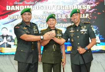 Danrem 052/Wkr Brigjen TNI Zulhadrie S. Mara, M.Han., foto bersama usai sertijab