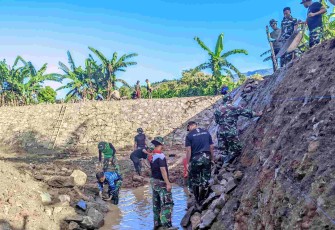 Pengerjaan embung desa Barua 