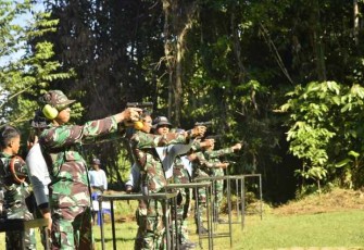 Latihan menembak prajurit Koarmada III 