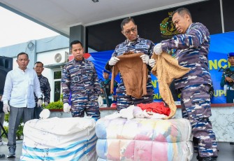 TNI AL Kembali Gagalkan Penyelundupan Ballpress Senilai Rp 165 Asal Malaysia di Pontianak 