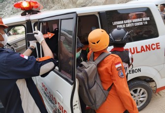 Tambang Galian C Gunung Kuda Cirebon Longsor, Tim SAR Gabungan Kembali  Menemukan 3 Jenazah