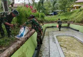 Pembersihan lingkungan di lokasi TMMD Kodim Palopo 