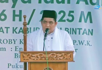 Bupati Bintan Roby Kurniawan SPWK saat Khutbah Idul Adha 1446 H