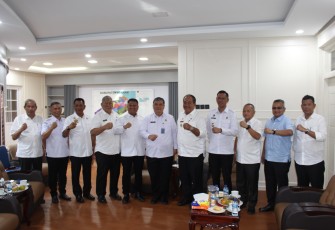 Ditjen Imigrasi Lakukan Poto Bersama Bupati Asahan Usai Audiensi