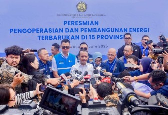 Menteri ESDM Bahlil Lahadalia dalam acara Peresmian Pengoperasian dan Pembangunan Proyek Energi Terbarukan di 15 Provinsi serta Peningkatan Produksi Minyak 30 Ribu Barel Blok Cepu, Kamis (26/6) di Bondowoso, Jawa Timur
