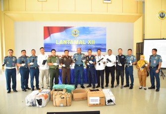 TNI AL Gagalkan Upaya Penyelundupan Arang Bakau Ilegal di Kalimantan Barat 