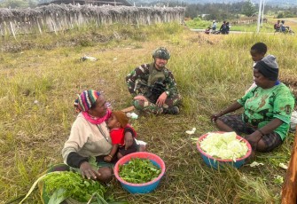 Anjangsana Satgas TNI Menyapa Warga Kampung Wako