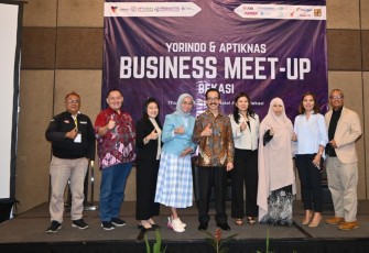 Ketum APTIKNAS Ir Soegiharto Santoso (batik tengah) saat acara Business Meet Up di hotel Aston Bekasi