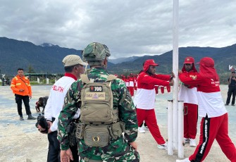 Satgas Yonif 700/WYC Latih Paskibraka Kab Puncak, Semangat Merah Putih Berkobar di Tanah Papua