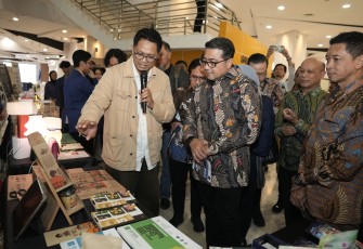 Menteri Ekonomi Kreatif (Menteri Ekraf) Teuku Riefky Harsya mengapresiasi Galeri Riset dan Inovasi Teknologi (GRIT) yang terletak di Institut Teknologi Sepuluh Nopember (ITS), Surabaya