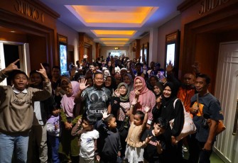 Danrem 083/Bdj Kolonel Inf Kohir bersama masyarakat nobar film Believe, Selasa (5/8)