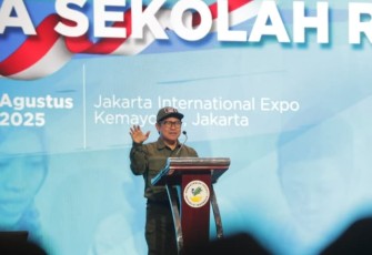 Menteri Koordinator Bidang Pemberdayaan Masyarakat (Menko PM) Abdul Muhaimin Iskandar mengisi Pembekalan Guru dan Kepala Sekolah Rakyat di Jakarta International Expo (JIExpo) Kemayoran, Jakarta