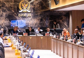 Ketua DPR RI Puan Maharani hari ini memimpin pertemuan antara pimpinan DPR dengan pimpinan-pimpinan fraksi partai politik yang ada di DPR